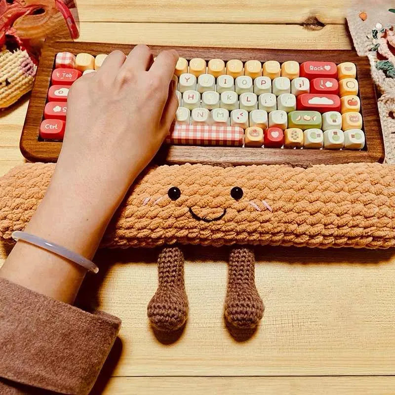 Keyboard baguette wrist rest crochet kit