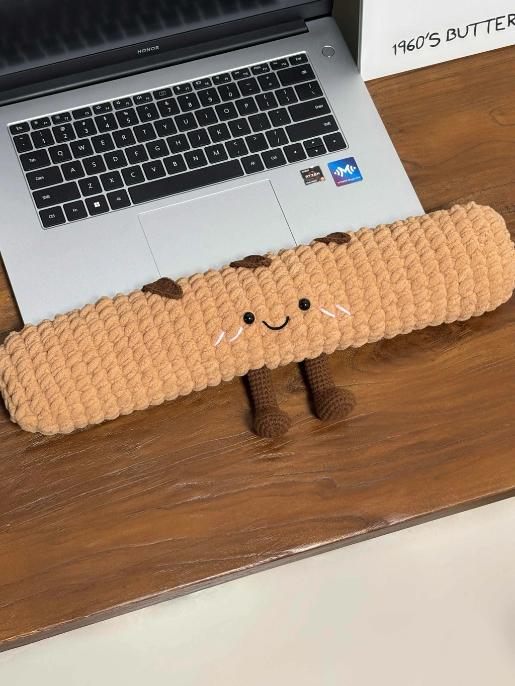 Keyboard baguette wrist rest crochet kit