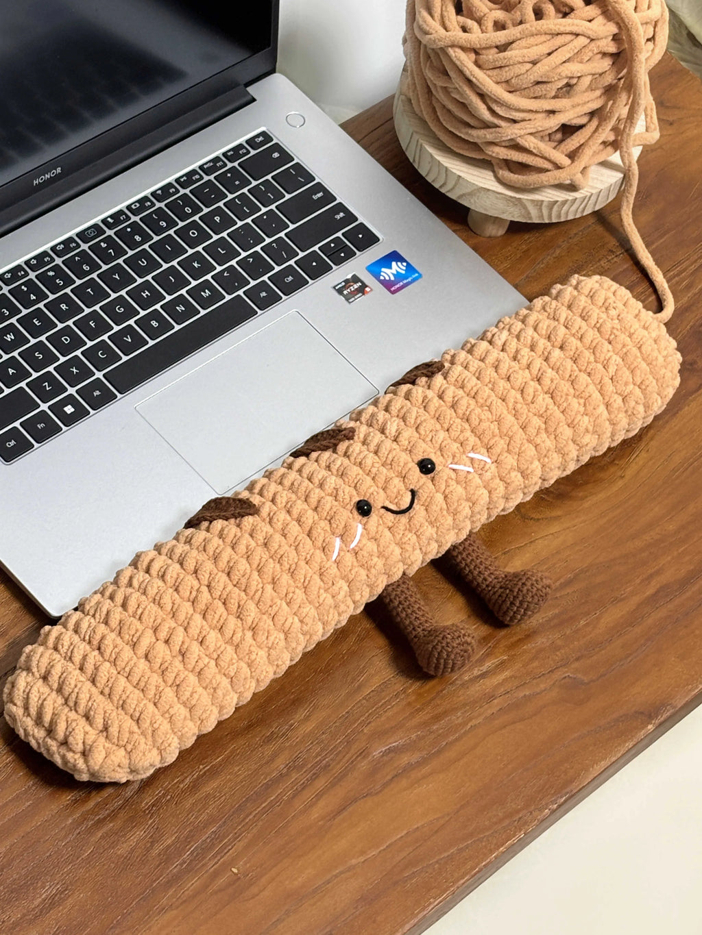 Keyboard baguette wrist rest crochet kit