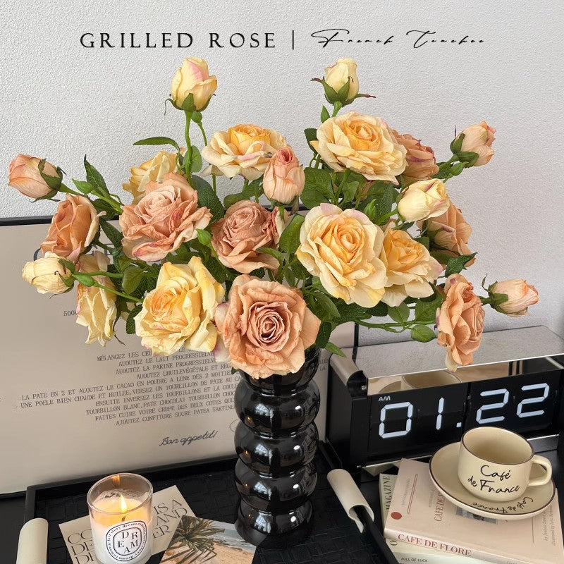 French Oil Painting Roasted Edge Rose Flower Table Flower Arrangement Handheld Flower