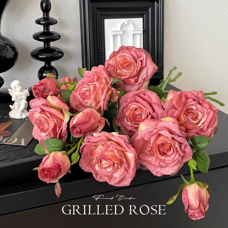 French Oil Painting Roasted Edge Rose Flower Table Flower Arrangement Handheld Flower